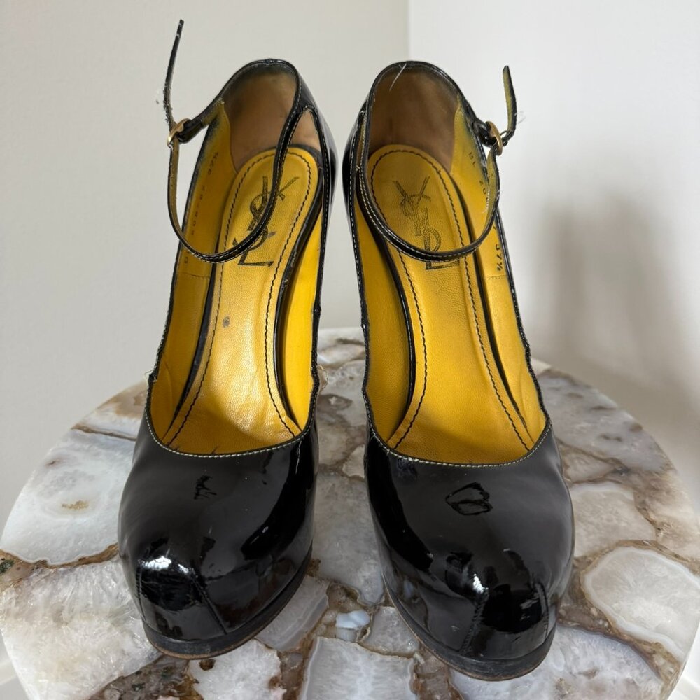 Yves Saint Laurent Black Patent Leather Pumps with Yellow Lining